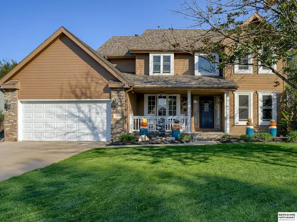 2124 Liberty Ln, Papillion, NE 68133
