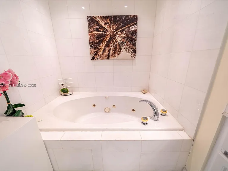 6301 Collins Ave #2802 — Photo 8