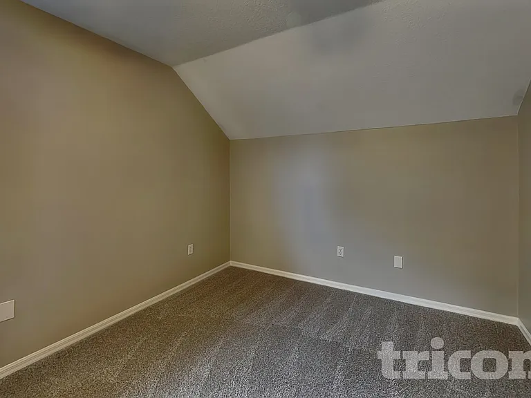 10211 Summerview Cir — Photo 14