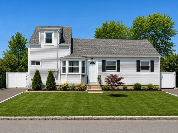 10 McKinley Ave #10A, Lindenhurst, NY 11757
