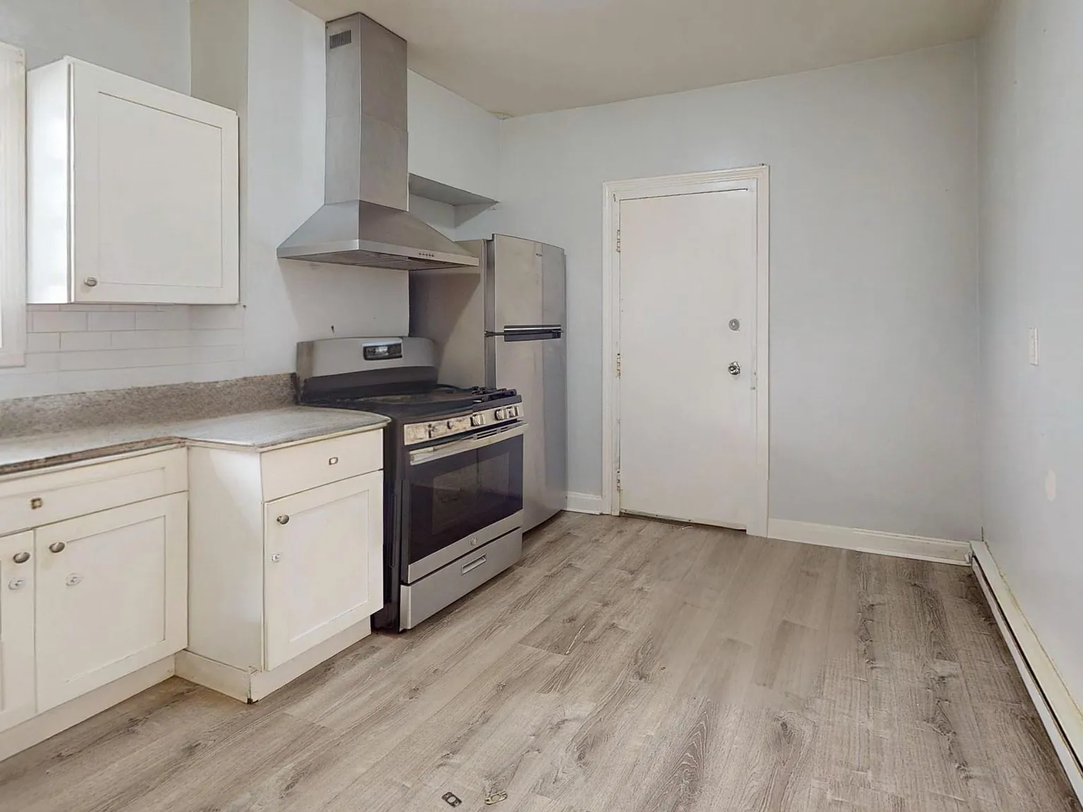 3 bed, 2.0 bath, 1100 sqft, $3,400 — Photo 2