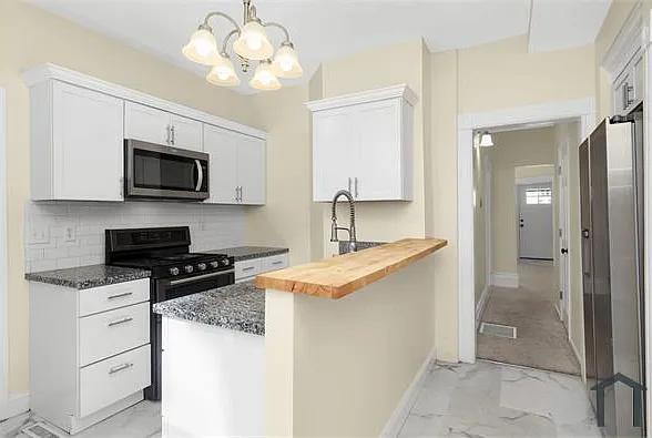 5 bed, 1772 sqft, $2,890 — Photo 2