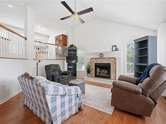 4th image of 7305 N Richmond Ave