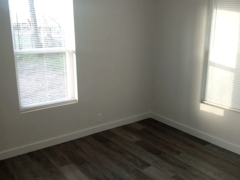 2835 Oakdale St — Photo 5
