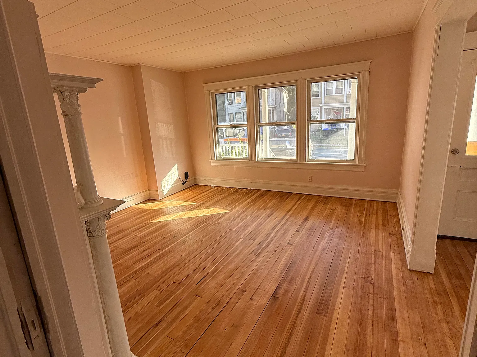 3 bed, 1315 sqft, $2,500 — Photo 2