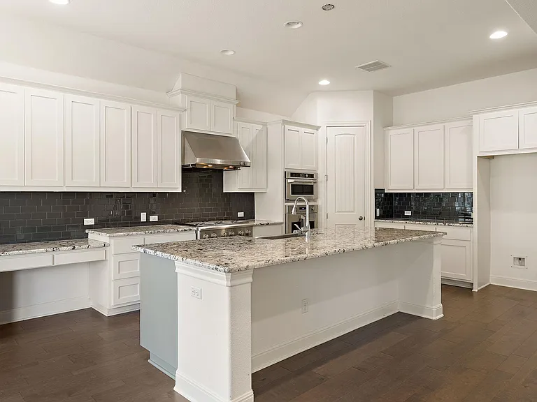 4705 Napoli Shore Dr — Photo 11