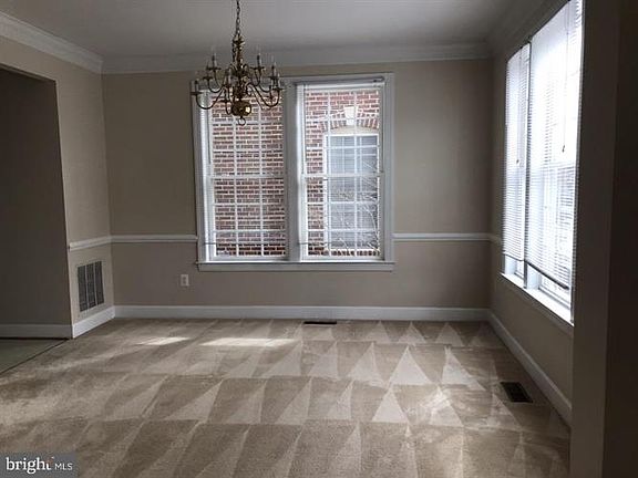 3rd image of 1023 Crestfield Dr