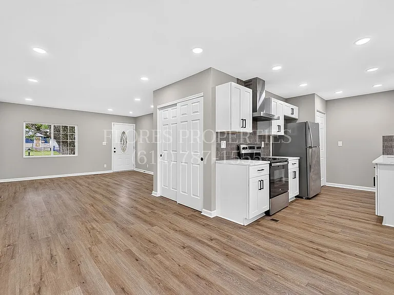1300 Evaline Dr — Photo 19
