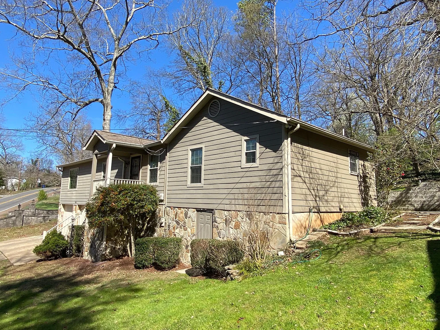 3 bed, 2014 sqft, $2,300 — Photo 2