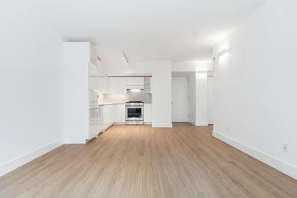 Rented by Greystar | media 4