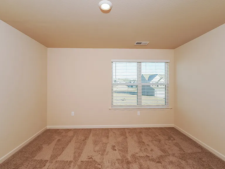 430 Clover Cir — Photo 11