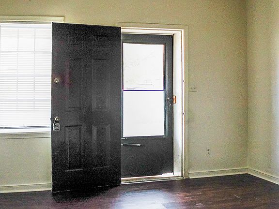 2nd image of 712 Mount Airy St