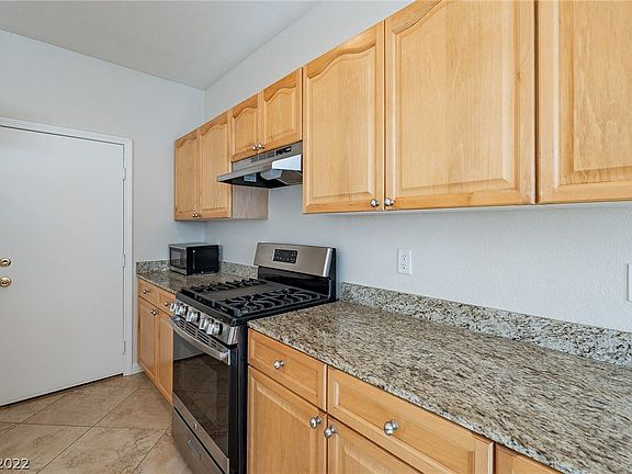 4th image of 211 Hickory Heights Ave