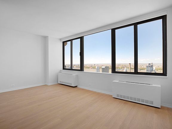 4th image of 124 W 60th St APT 15J