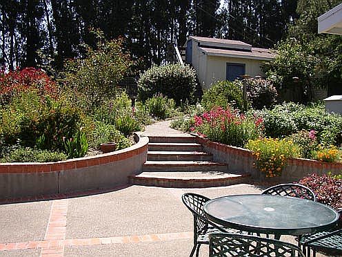2nd image of 2685 Burnside Rd