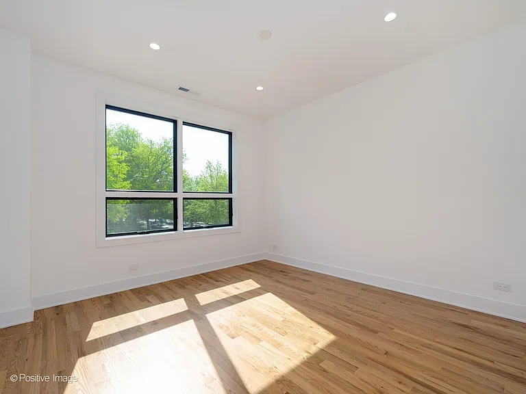 1838 N Rockwell St #1 — Photo 20