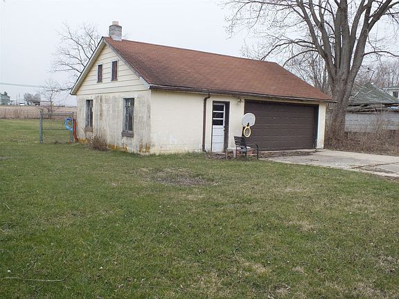 3rd image of 10165 N Main St