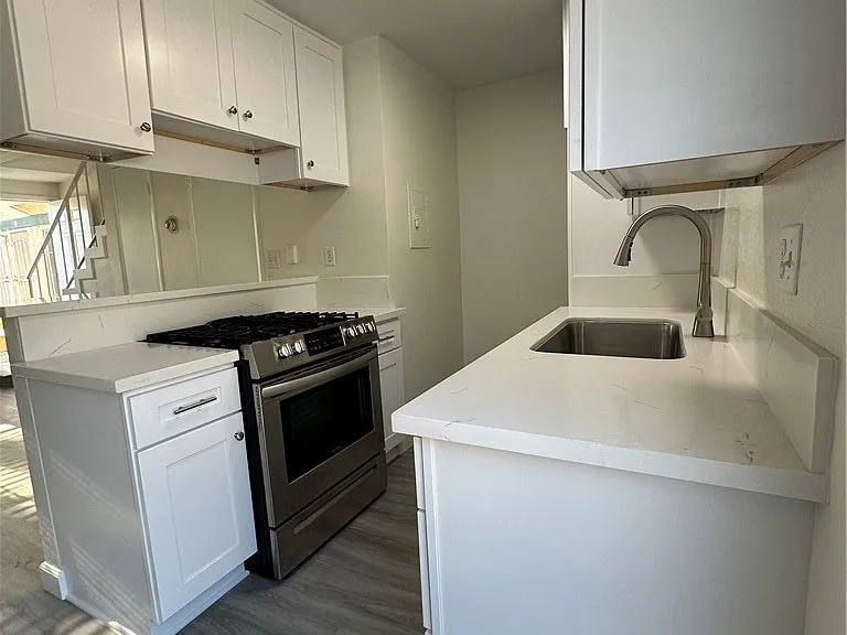656 Lemar Park Dr #D — Photo 7