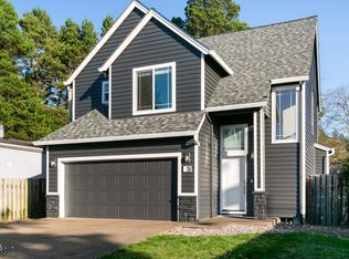 250 SE Hazelton Pl, Depoe Bay, OR 97341