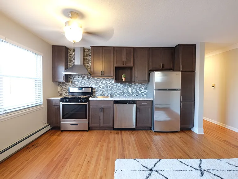 Studio, 1BA - 377 SF