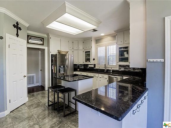 3rd image of 118 Chimney Rock Dr