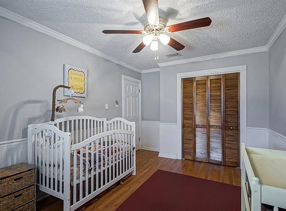 3rd image of 305 Willowbrook Dr