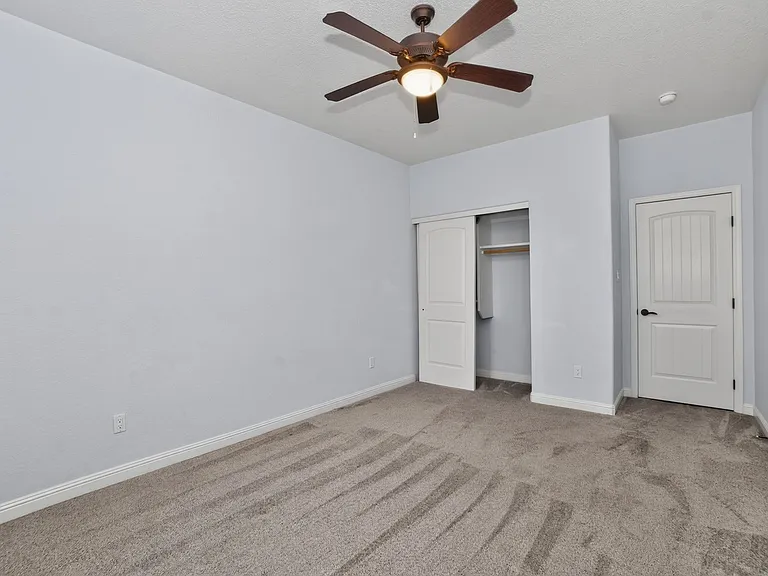2792 S Aurora Ave — Photo 16