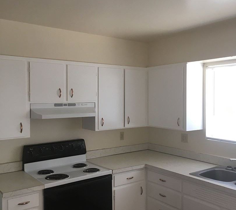 2nd image of 540 Madeira Dr SE APT A