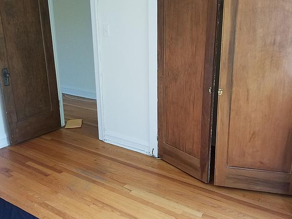 4th image of 917 W Oakdale Ave #3