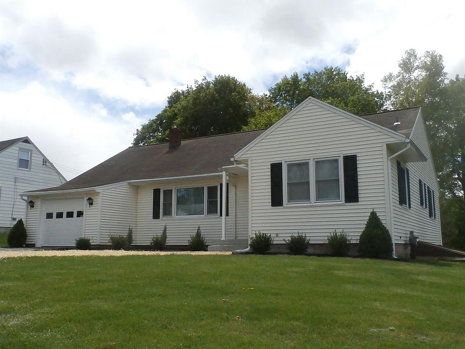 2nd image of 6 Cedar Pkwy