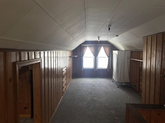 upstairs 