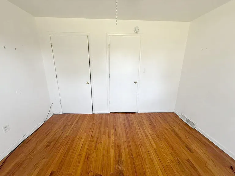 4889 Banbury Ct #6 — Photo 5