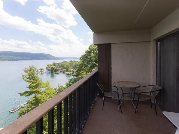 40 Cliffside Dr, Canandaigua, NY 14424