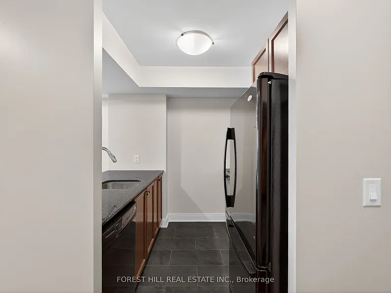 135 Village Green Sq #3125 — Photo 5