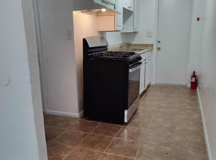 927 NE 20th St #B, Gainesville, FL 32641