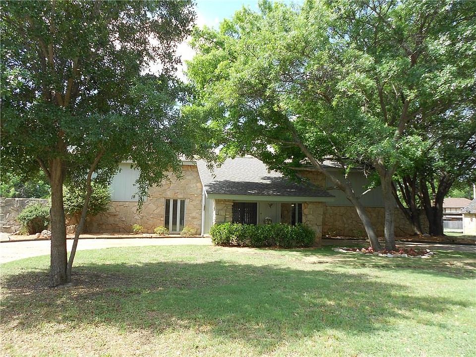 1st image of 1301 Canterbury Dr