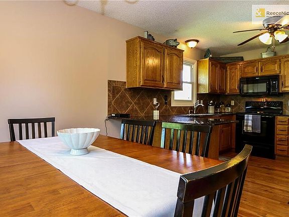 Large eat-in kitchen