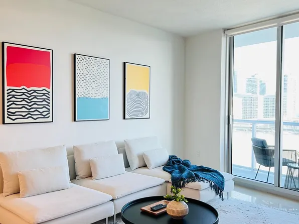 185 SW 7th St, Miami, FL