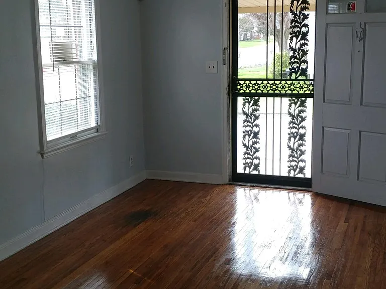 1504 E Whittier St — Photo 7
