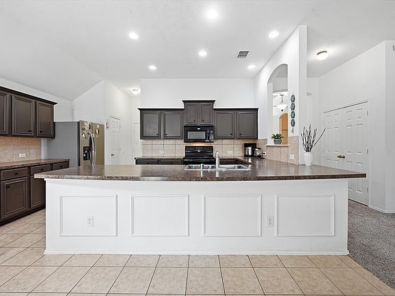 3rd image of 3104 Thicket Dr