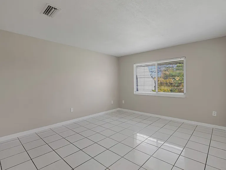 2927 SE 15th Pl #4 — Photo 14