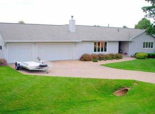 6400 Meadowlark Dr, Cedar Rapids, IA 52404