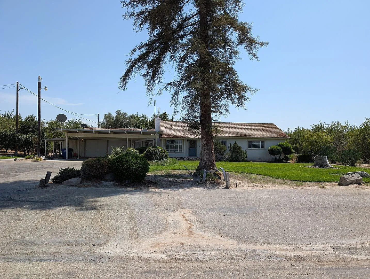 Nice rural home with recent updates, large lot, good space, bonus room and nice amenities. — Photo 1