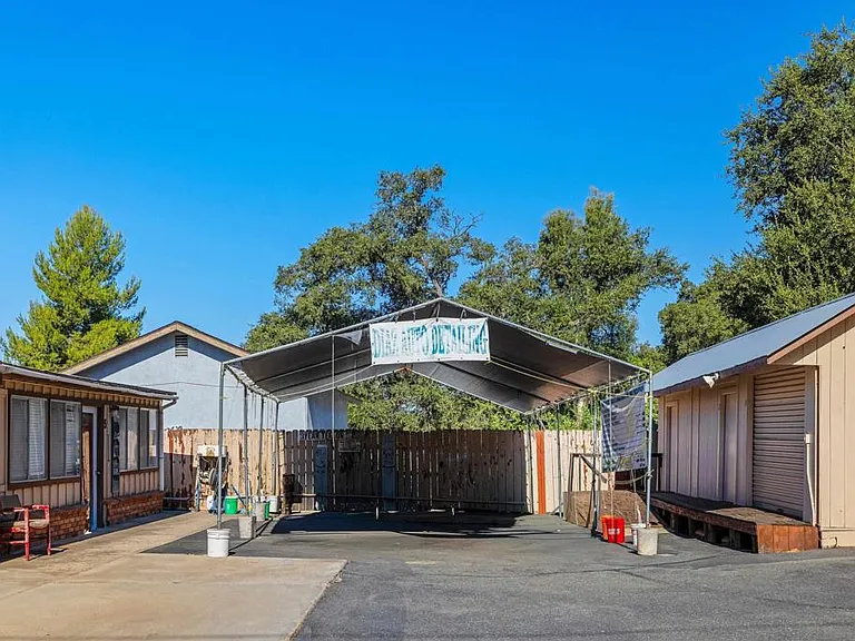 2560 Alpine Blvd — Photo 9