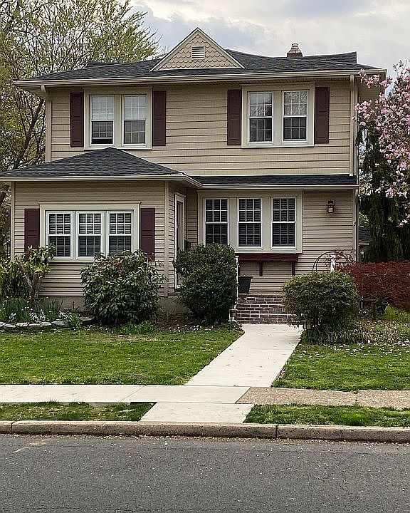 2nd image of 24 Strawbridge Ave