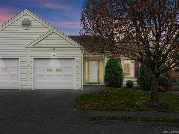 68 Elizabeth Circle #68, Newtown, CT 06482