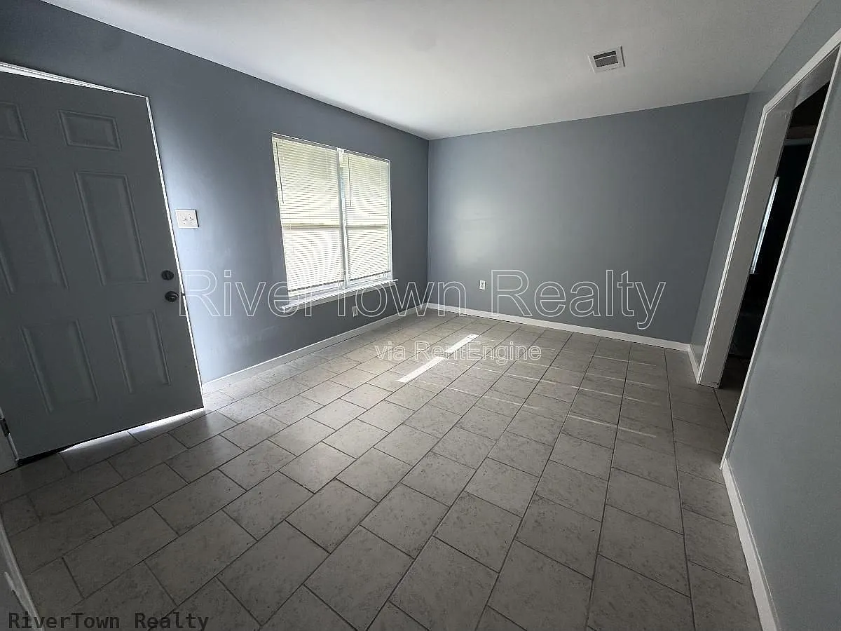 3 bed, 1.0 bath, 1184 sqft, $1,195 — Photo 2