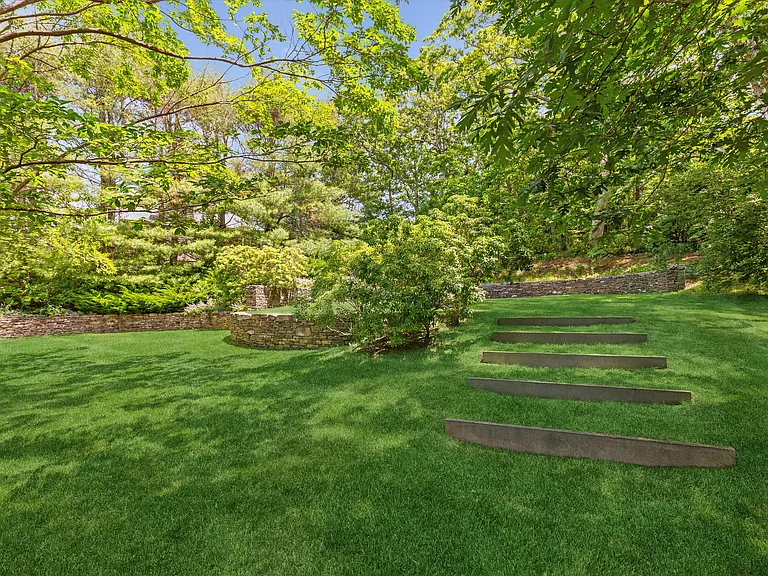28 Pepperidge Ln — Photo 16