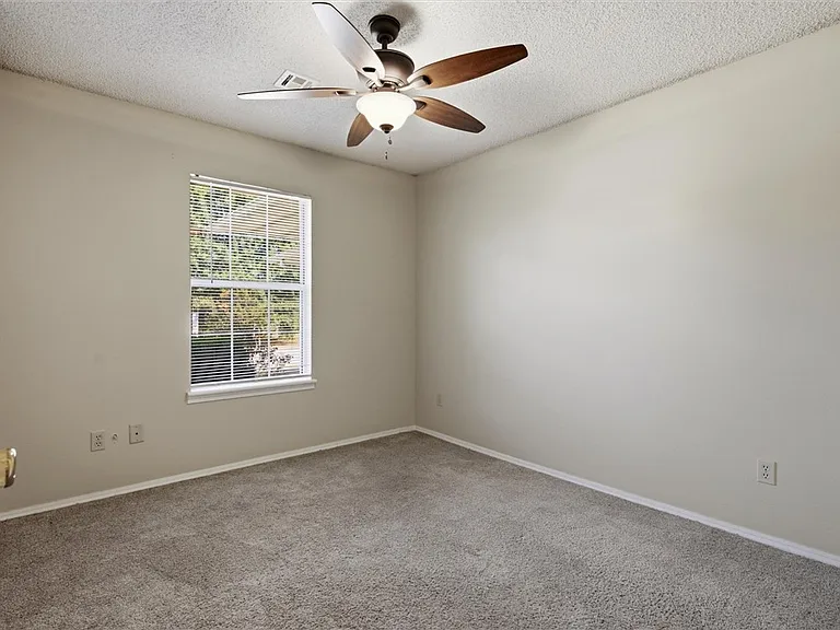 1919 N Radcliffe Ave — Photo 21