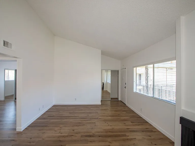 21018 Gresham St — Photo 15